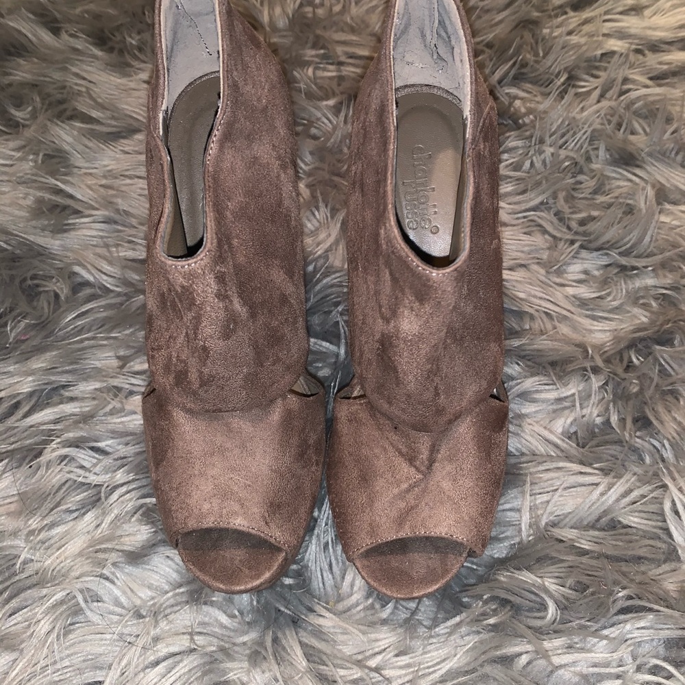 Taupe heels - Picture 2 of 3